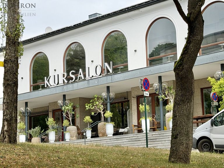 Der Kursalon, gleich nebenan