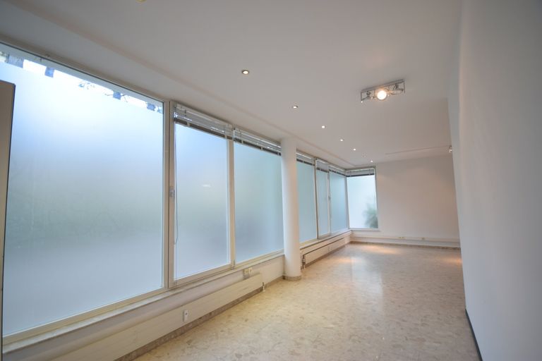 Ansicht - Einzigartiges Geschäftslokal/Büro mit Schaufenster und PKW-Stellplatz nähe Bahnhof Miete Schallmoos Salzburg