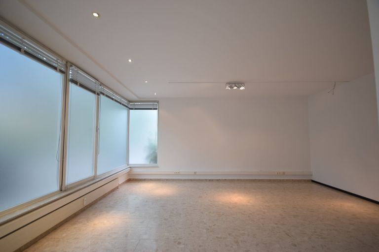 Ansicht - Einzigartiges Geschäftslokal/Büro mit Schaufenster und PKW-Stellplatz nähe Bahnhof Miete Schallmoos Salzburg