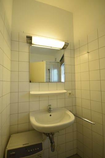 Waschtisch - Kleine gediegene Garconiere Miete Schallmoos Salzburg