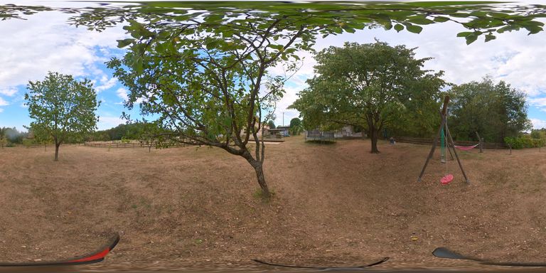 Garten mit Spielplatz