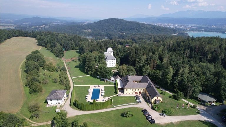 Das Anwesen (ohne Schloss)