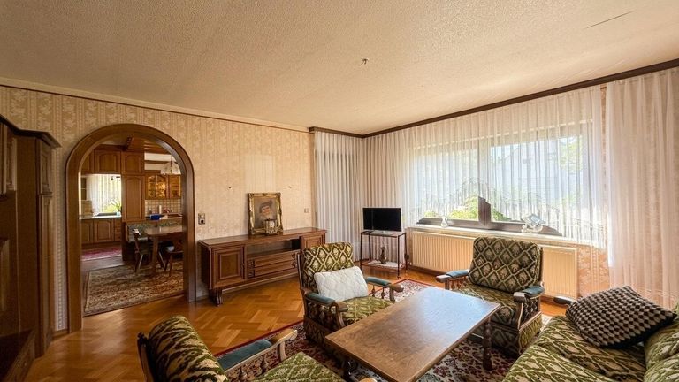 Wohnzimmer mit Balkon