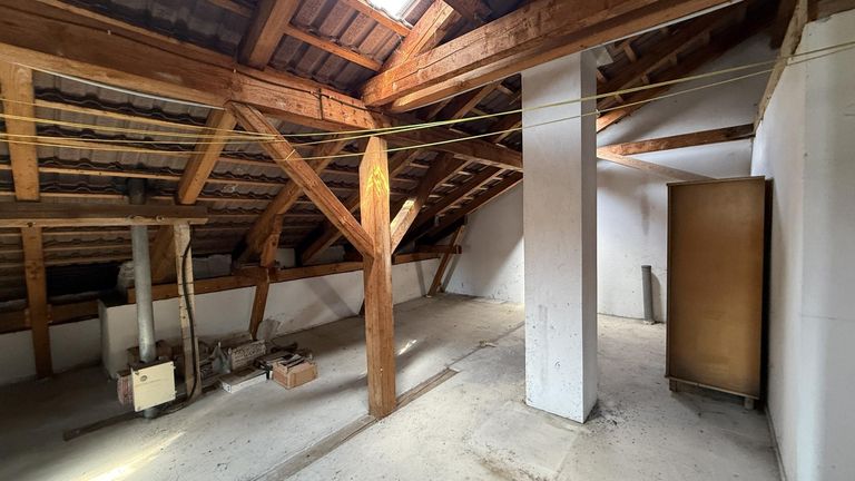 Dachboden gedämmt auf der Decke