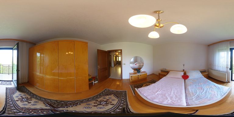 Schlafzimmer mit Balkon