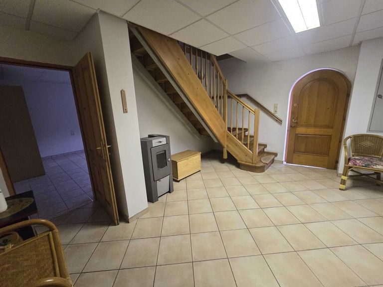 Vorraum mit Treppe KG