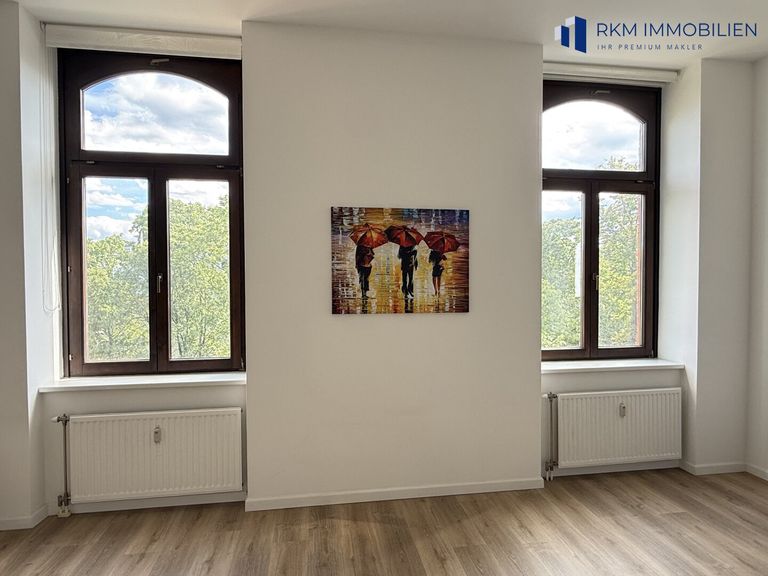 Holzfenster & Blick ins Grüne