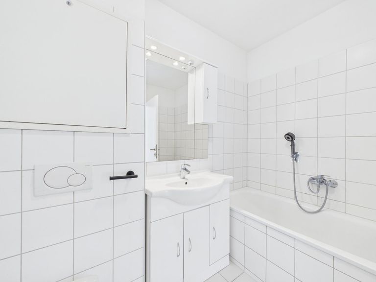 CAM04191G0-PR0106-STILL007