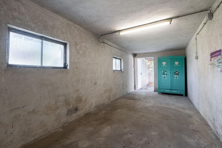 19 Garage