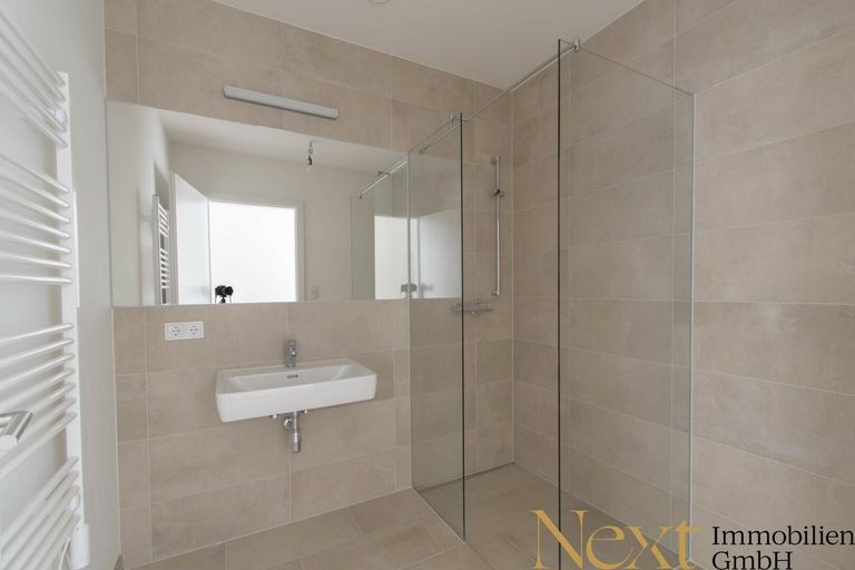 Musterfoto Badezimmer mit Dusche