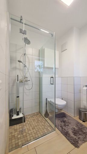 Gäste-WC mit Duschbad