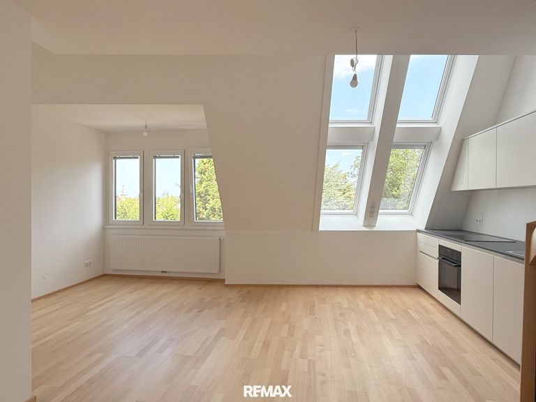 1. DG - Wohnzimmer mit offener Küche