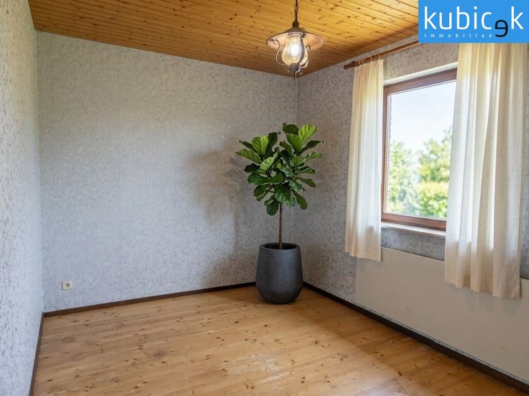 Arbeits-/Schlafzimmer