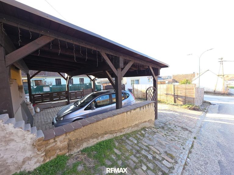sehr großes Carport