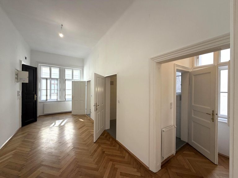 großer Vorraum / Wohnungseingang