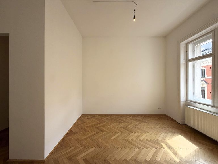 Schlafzimmer mit begehbarer Garderobe