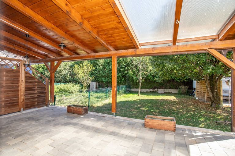 Überdachte Terrasse und Garten