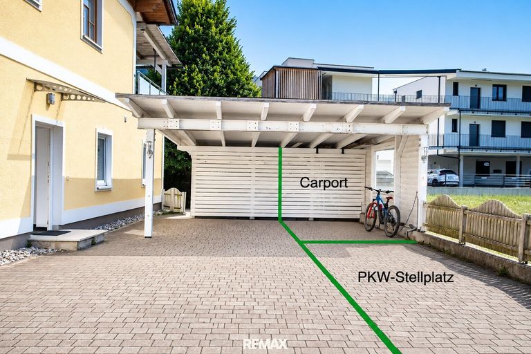 Carport und Eingang