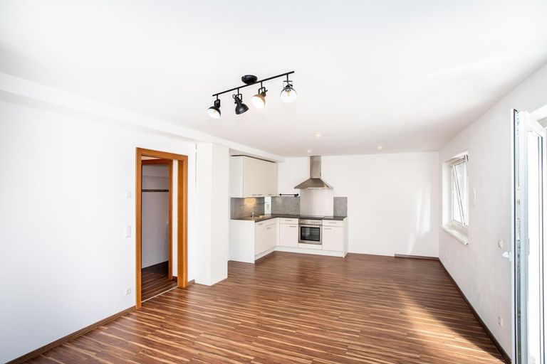 2. Wohn- und Esszimmer