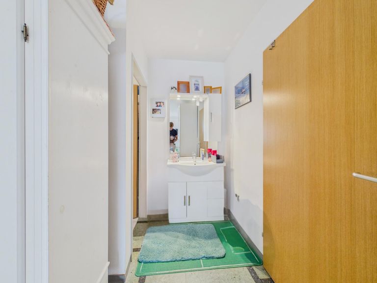 Schlafzimmer 6