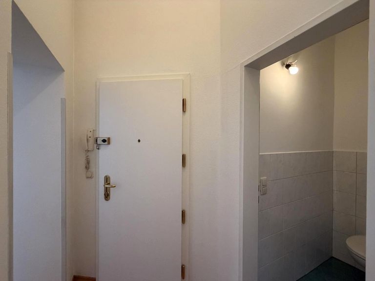 Wohnungseingang / Toilette