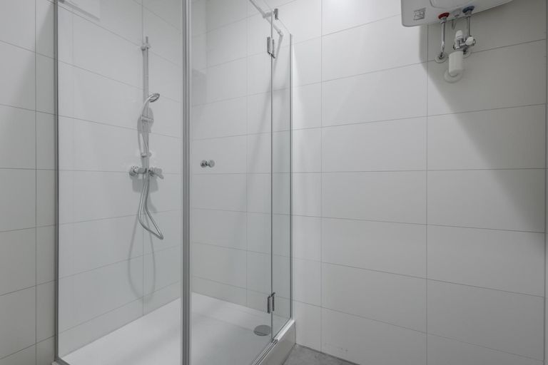 Bad mit Dusche EG