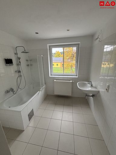 Badezimmer mit Wanne