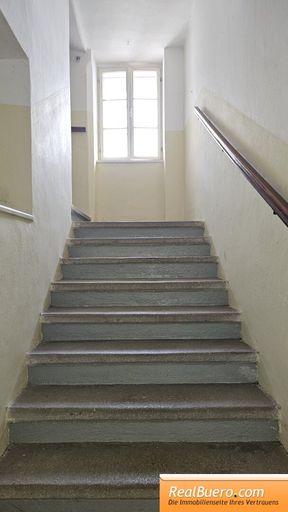 Treppenaufgang in den 1. Stock