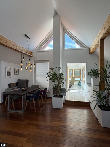 2. Etage - Wohnzimmer Blick in den Wintergarten