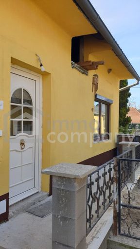 Nebenhaus mit Terrasse