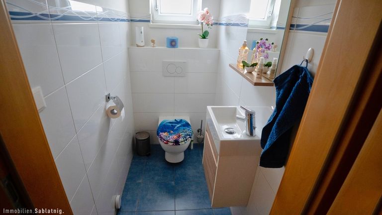 TOILETTE MIT FENSTER