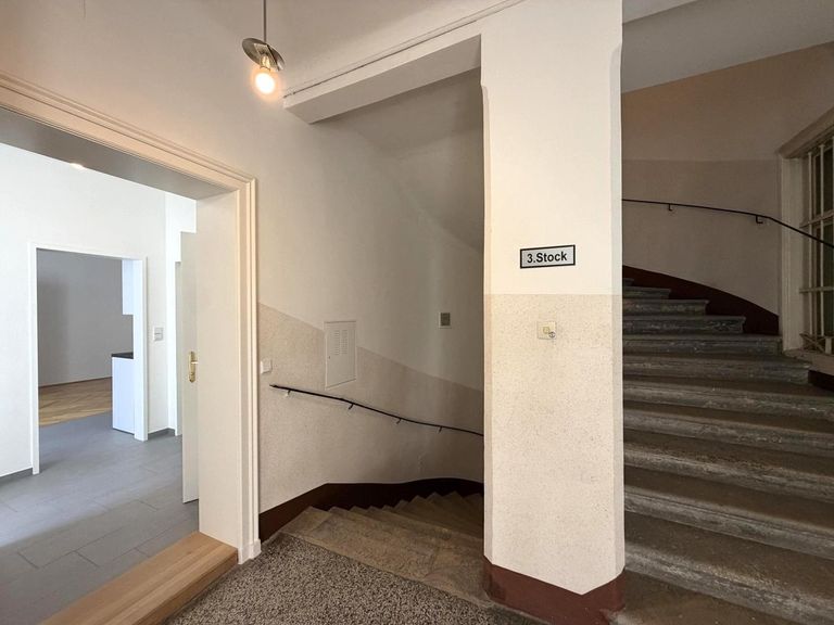 Stiegenhaus / Lift / Wohnungseingang