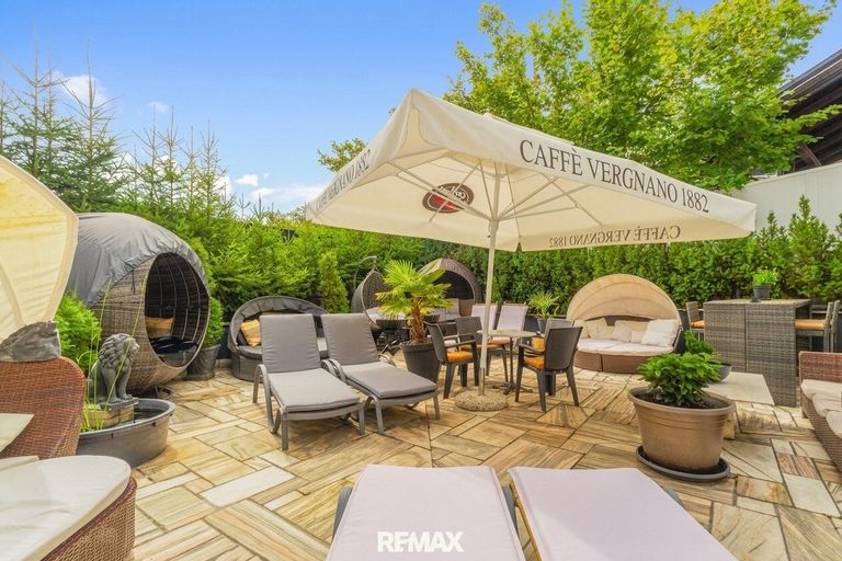 Terrasse bei Wellnessbereich