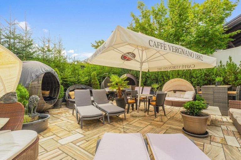 Terrasse bei Wellnessbereich