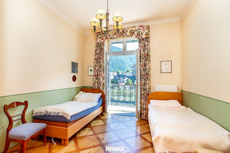 Schlafzimmer mit Balkonzugang