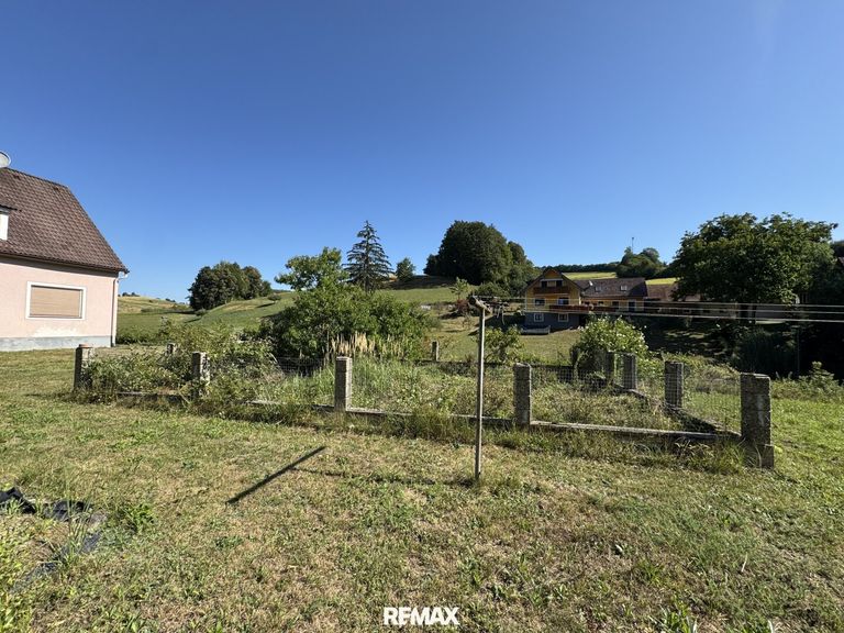 Eingezäunter Gemüsegarten