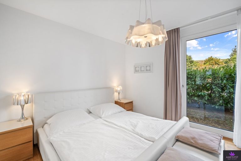 Schlafzimmer mit Blick auf die Weinberge