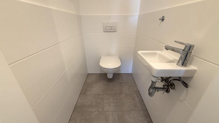 WC mit Waschbecken