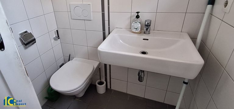 Tageslichtbad mit WC und Dusche