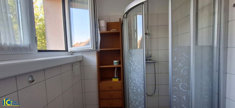Tageslichtbad mit Dusche