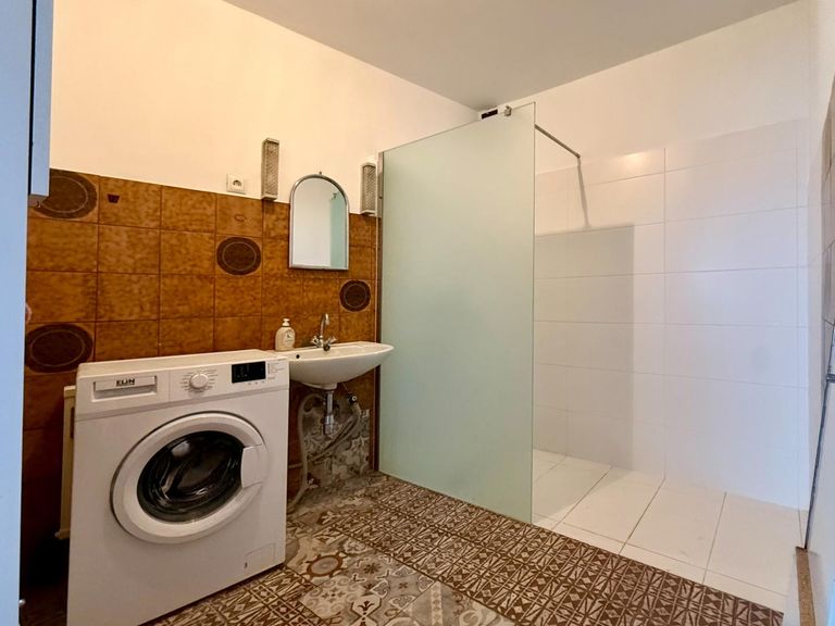 8 Badezimmer