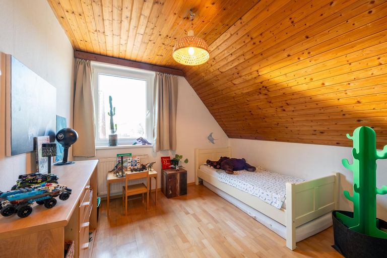 Schlafzimmer 4