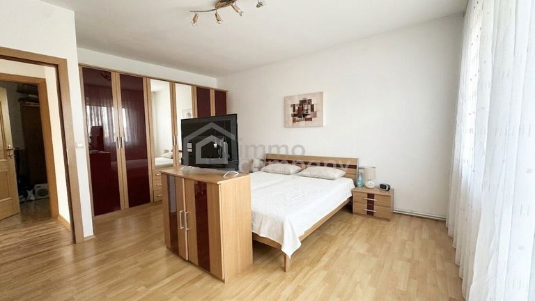 Zimmer 2 (OG)