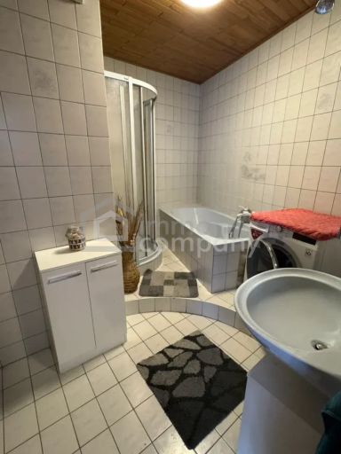 Badezimmer (OG)