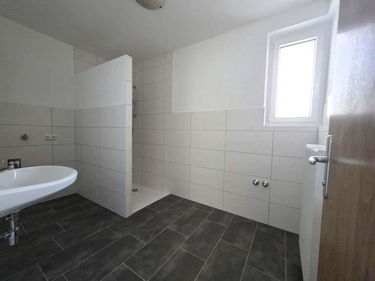 Badezimmer mit Dusche