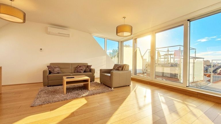 Wohnküche 40 m² + Terrasse
