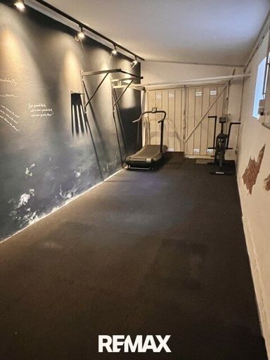 Hofgebäude-Gym neben der Garage