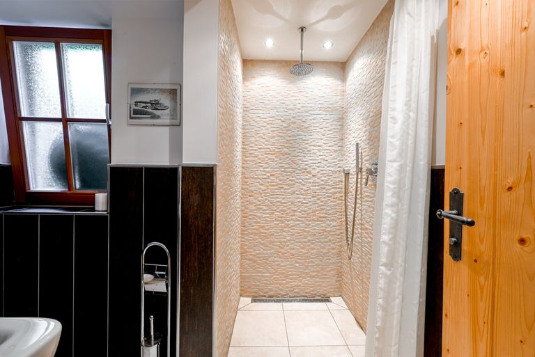Achenkirch-Einfamilienhaus-Badezimmer +++/Gäste WC