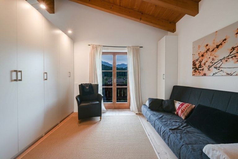 Achenkirch-Einfamilienhaus-Ankleidezimmer