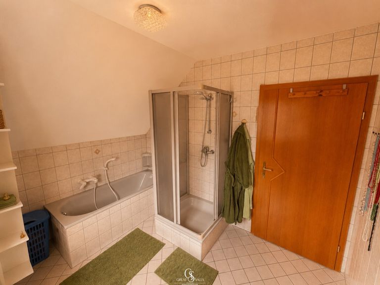 Badezimmer-2 (Obergeschoss)